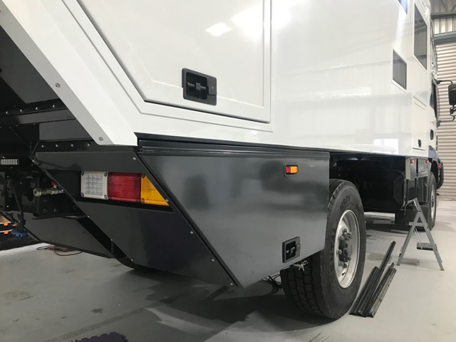 4 x 4 MOTOR HOME LOCKERS